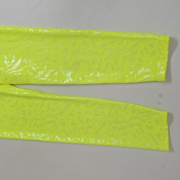Carbon38 Neon Yellow Activewear Top - Picture 7 of 11
